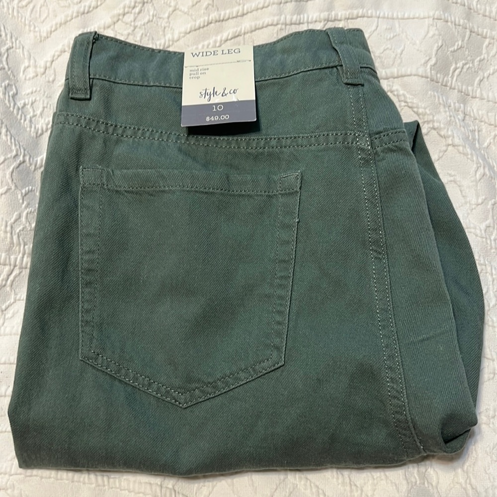 Wide leg mid rise size 10 crop NWT